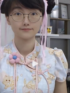 Những hình ảnh trước đây của Shaher nhìn bình thường hơn