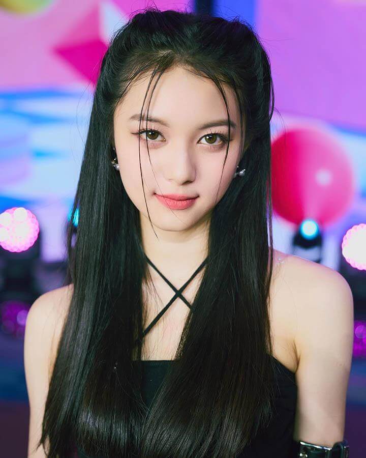 Nữ idol Hứa Viện Viện gặp sự cố trang phục gây bão mạng 4