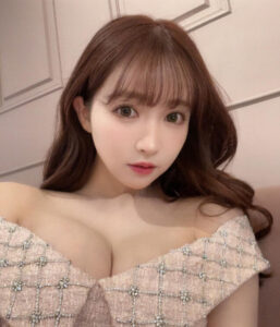 Yua Mikami “đập hộp” túi hiệu, vấp chỉ trích vì quá khứ 1