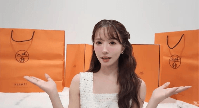 Yua Mikami “đập hộp” túi hiệu, vấp chỉ trích vì quá khứ 3